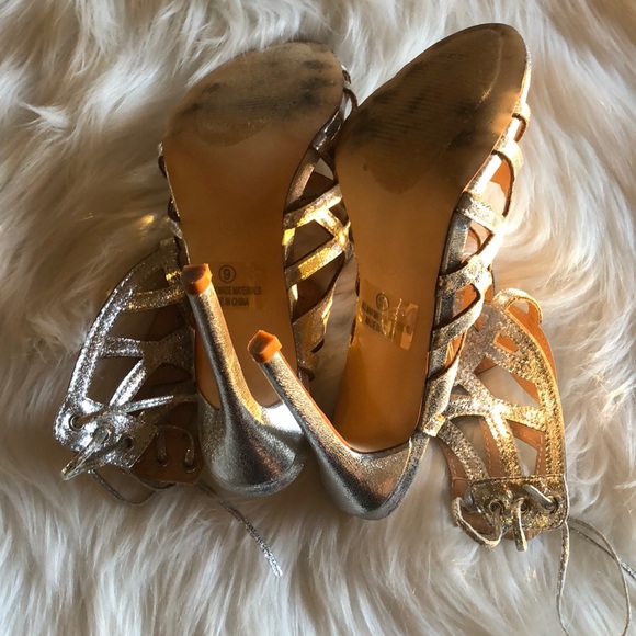 LILIANA | EUC Silver Chic Heels 👠 - Picture 6 of 8
